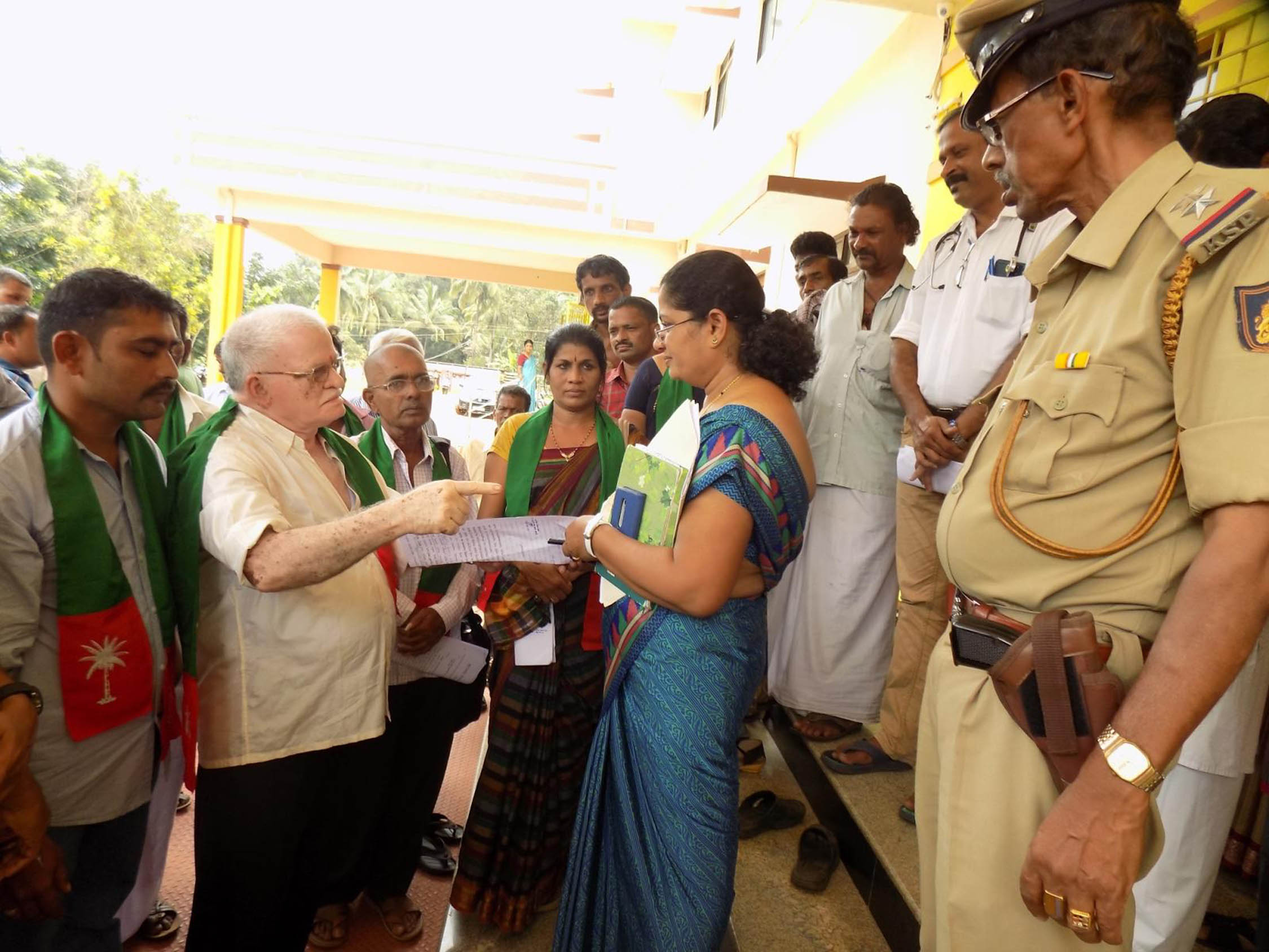 ಹೆಬ್ರಿ ಸಮುದಾಯ ಆರೋಗ್ಯ ಕೇಂದ್ರದ ಅವ್ಯವಸ್ಥೆಗೆ ಪ್ರತಿಭಟನೆ: ಡಿಎಚ್‌ಒಗೆ ದೂರು